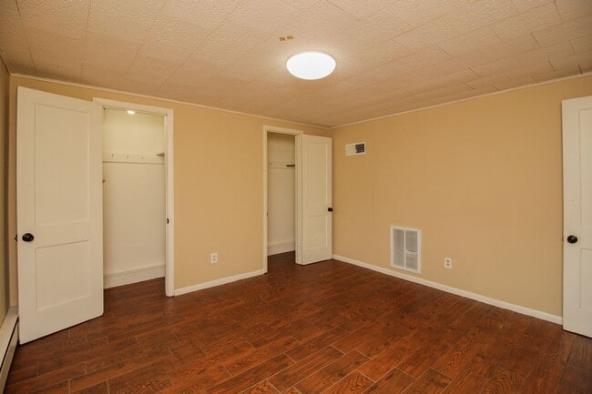 Building Photo - 6-8 Fyfer Pl.