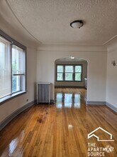 Building Photo - 834 N Massasoit Ave