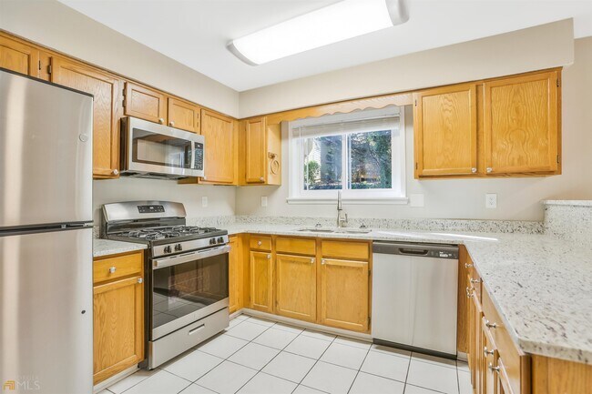 Foto del edificio - 1583 Linksview Close