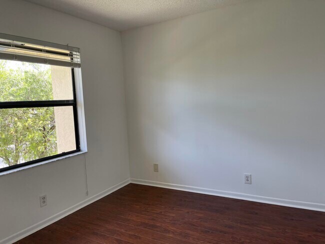 Building Photo - 7149 Golf Colony Ct