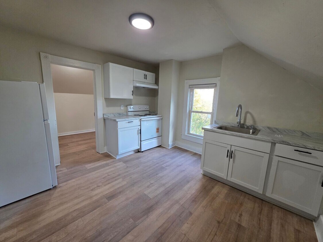 Foto principal - 124 S Lake St