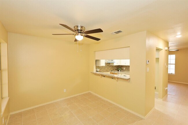 Foto del edificio - 8911 McPherson Rd