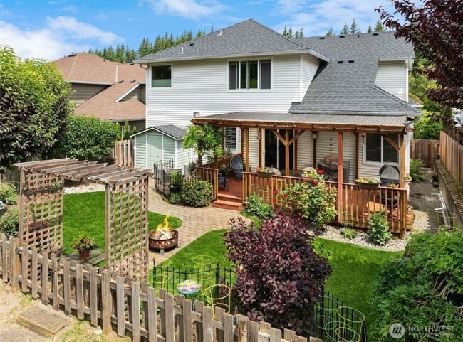 Building Photo - Beautiful Maple Ridge Highlands Home in Ma...