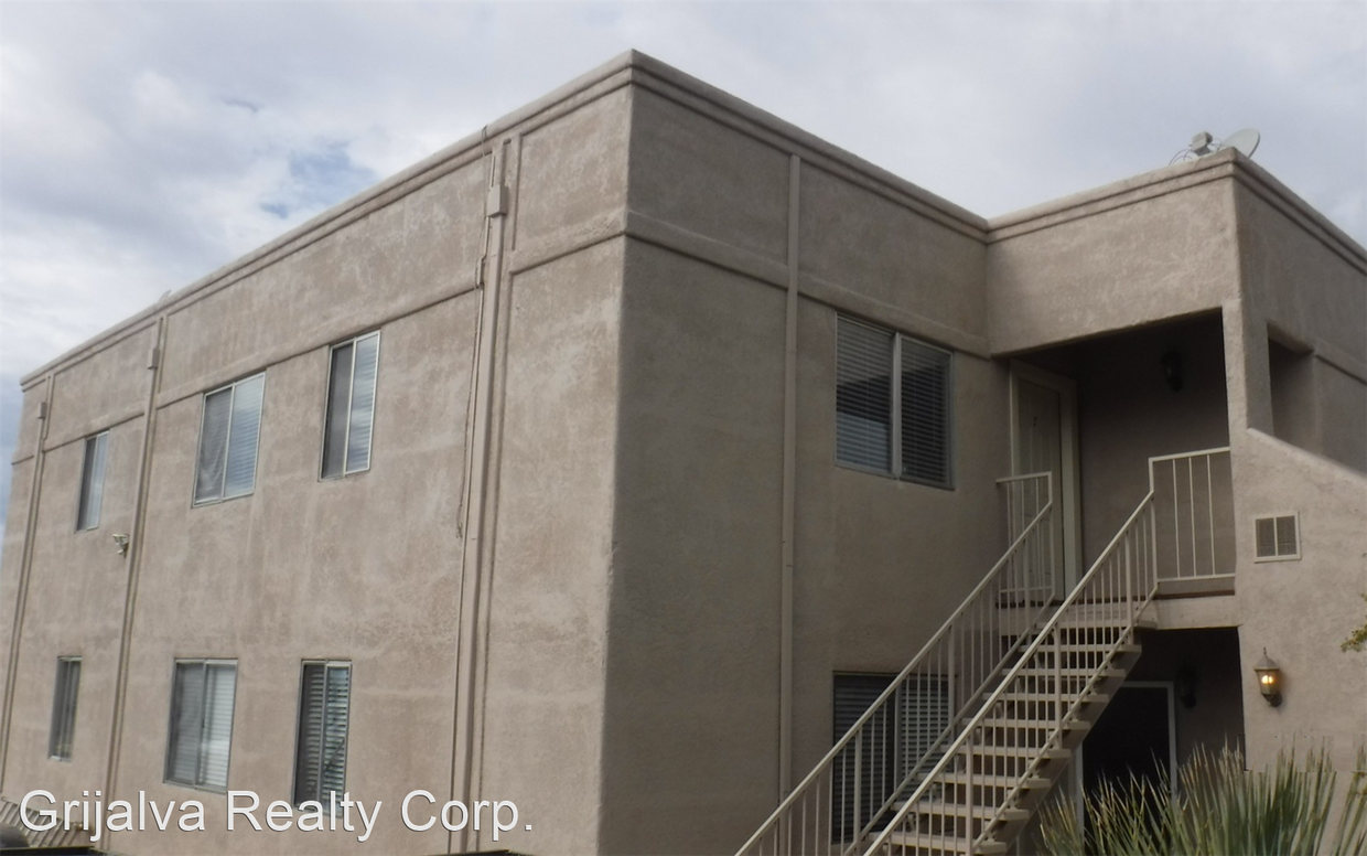 Primary Photo - 3801-3807 S Queen Palm Dr