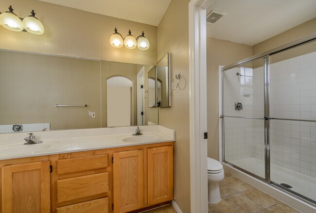 Foto del edificio - Stunning Gated Community in Summerlin!
