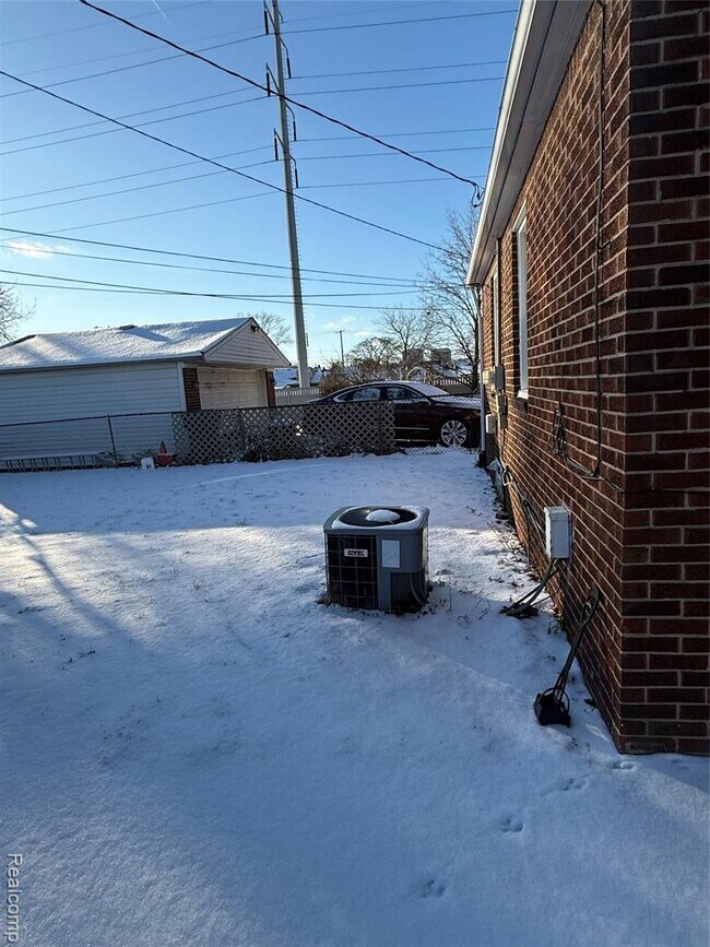 Foto del edificio - 15361 Payne Ct