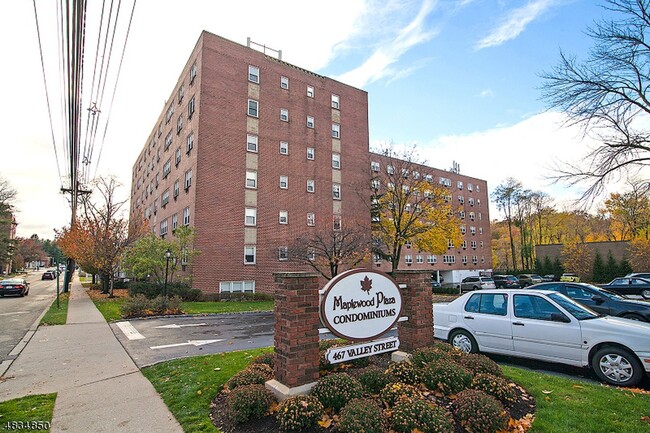 Building Photo - 465 Valley St