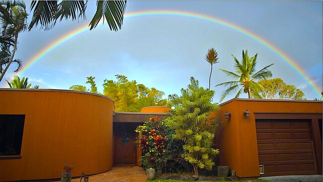 Building Photo - A Modernist Tropical Haven on Maui’s North...