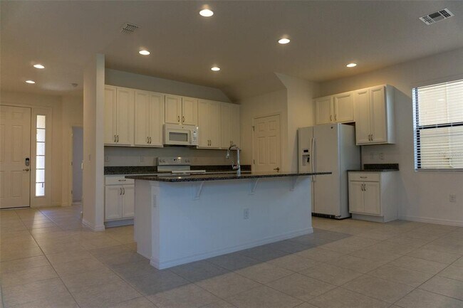 Building Photo - 2311 Victoria Dr