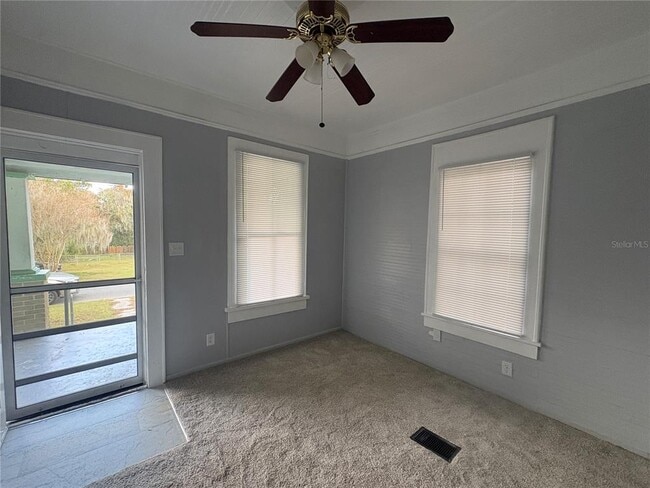 Foto del edificio - 1122 Gilmore Ave