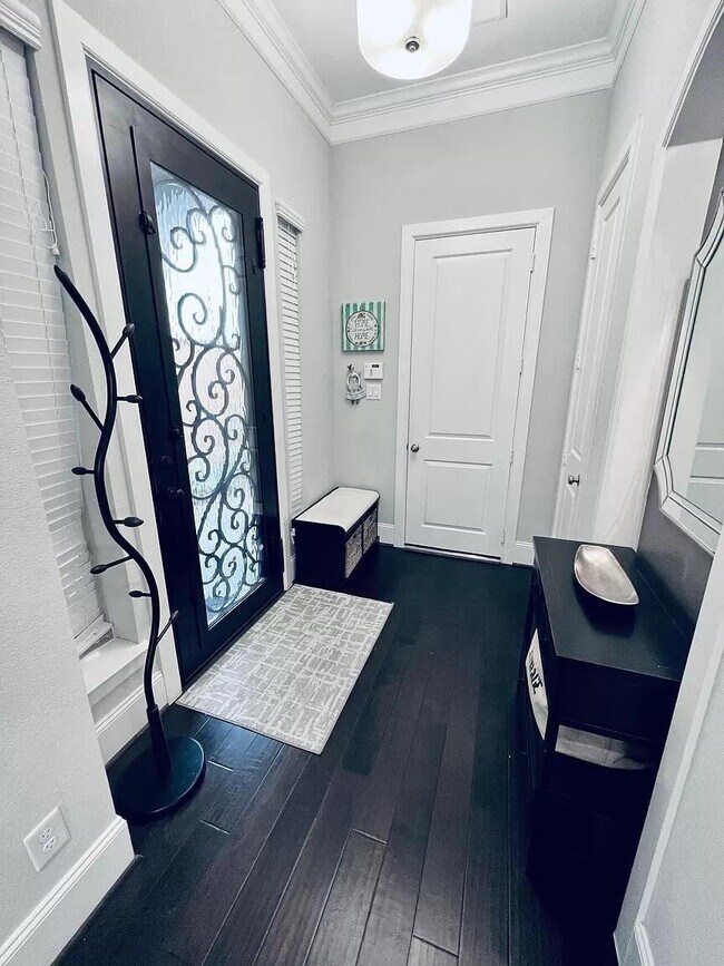 Foto del edificio - 8608 Costmary Ln