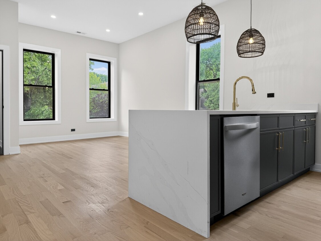 Photo - 1416 N Maplewood Ave (Chicago, IL)