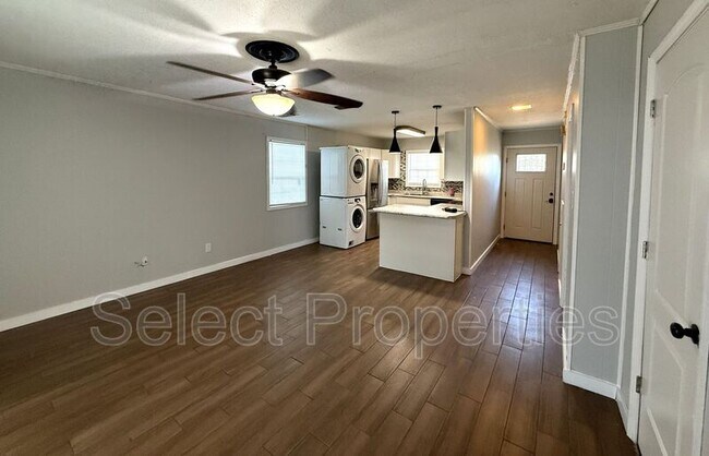 Foto del edificio - 2213 Spence Cir