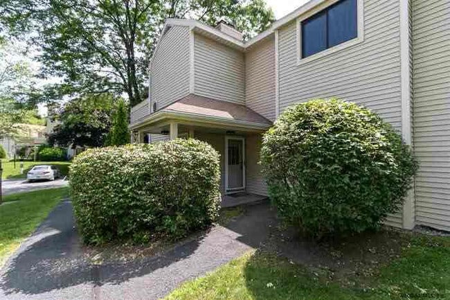 Building Photo - 124 Grenadier Ct