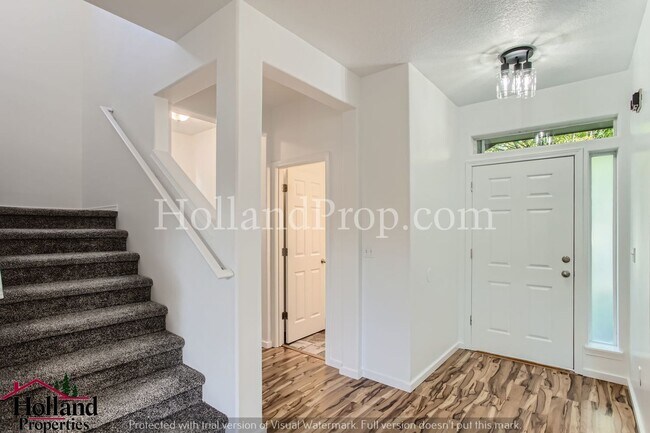 Building Photo - We Just Lowered the price!! Lovely 3 bedroom home in Hillsboro
