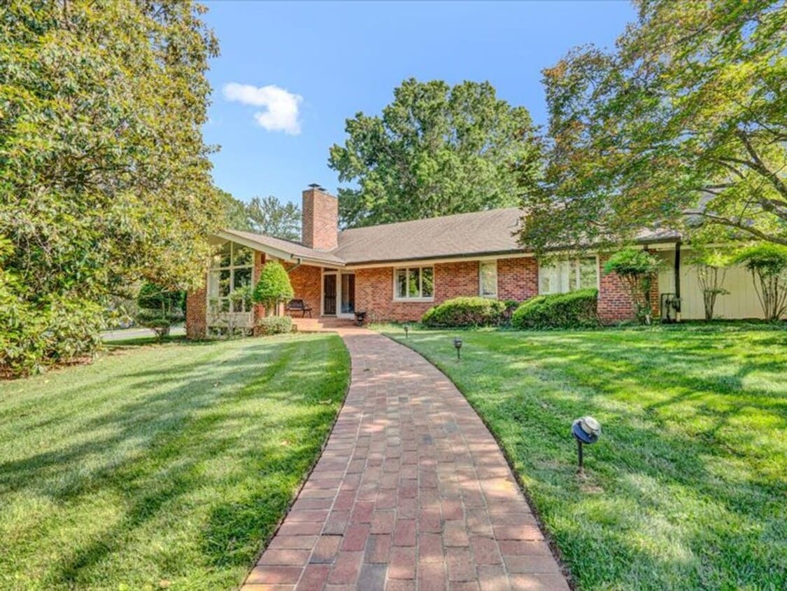 Primary Photo - Beautiful Rambler Ranch With Pool!