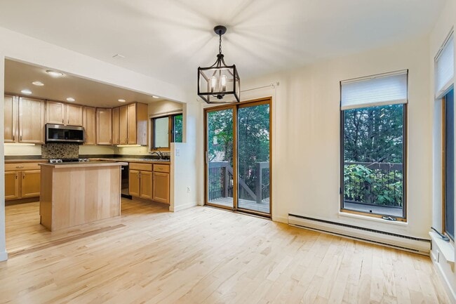 Building Photo - Beautiful 4-Bedroom Home with Mountain Vie...