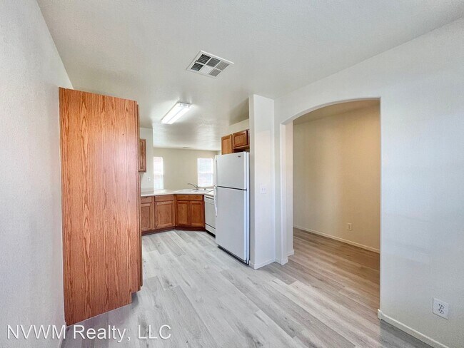 Building Photo - 3 br, 2.5 bath House - 7469 Margollini St