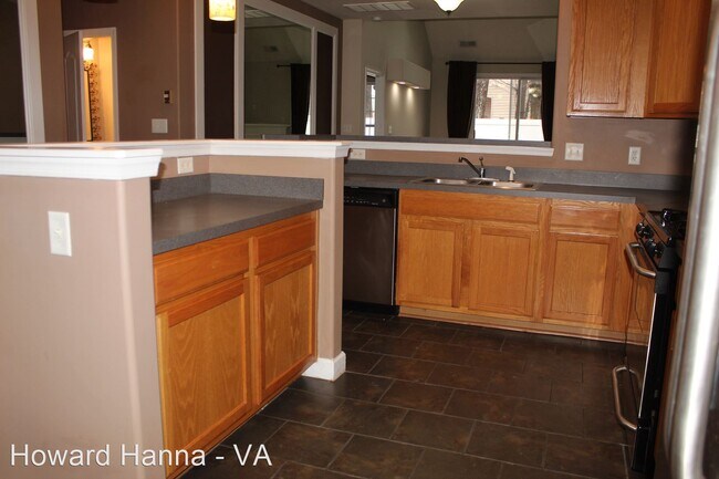 Building Photo - 3 br, 2.5 bath House - 920 Hunley Drive