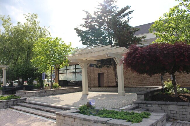 Foto del edificio - 38 N Richardson Ave