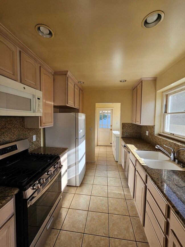 Foto del edificio - 3942 Redwood Ave