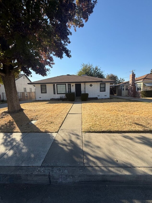 Primary Photo - Darling Home in Central Bakersfield!