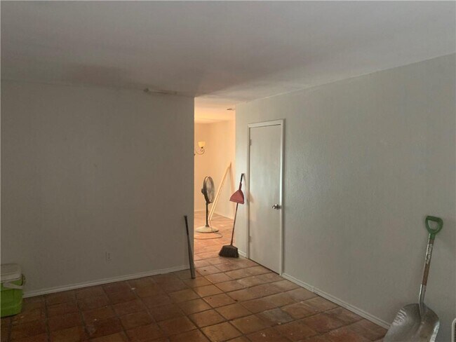 Building Photo - 1418 Seville Dr