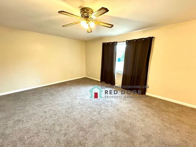 Foto del edificio - Charming 3-Bed, 2-Bath Home in Black Eagle...