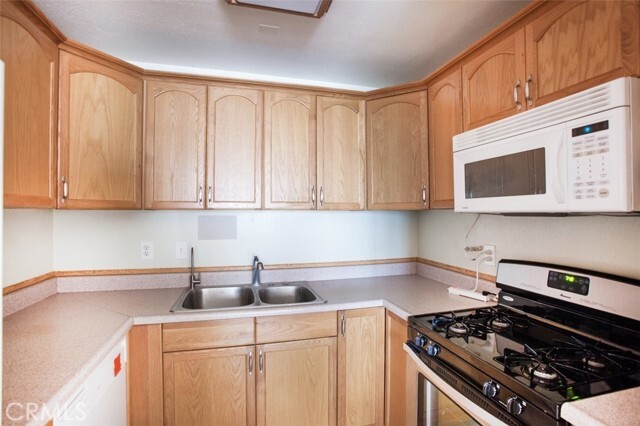 Building Photo - 22733 Lakeway Dr