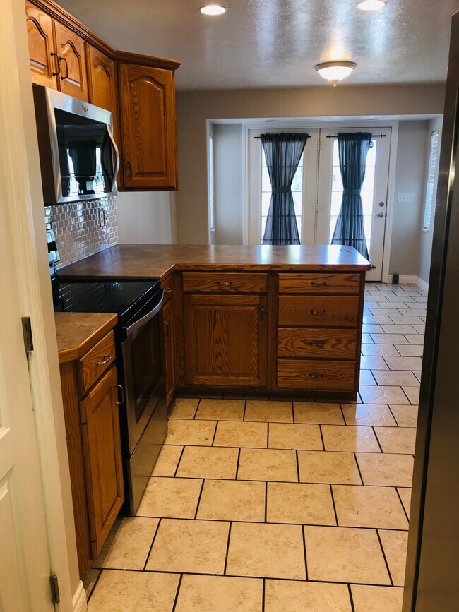 Foto del edificio - 633 S Teresa St