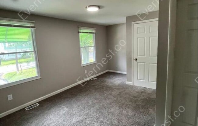 Building Photo - 547 Richards Rd