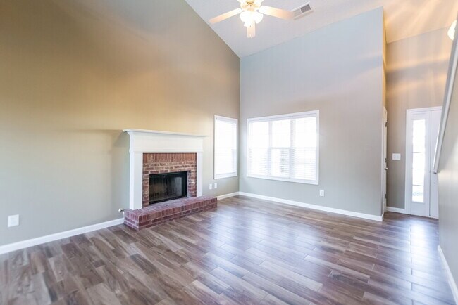 Foto del edificio - 240 Greystone Cir