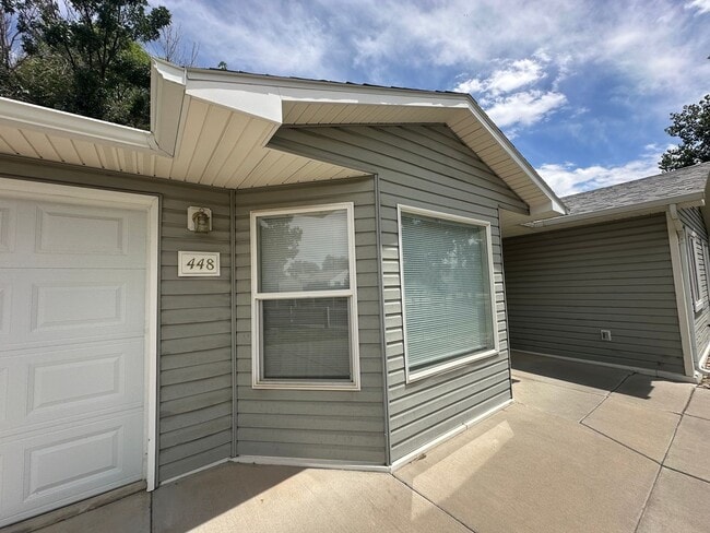 Building Photo - Charming 3 bed 2 bath home!!