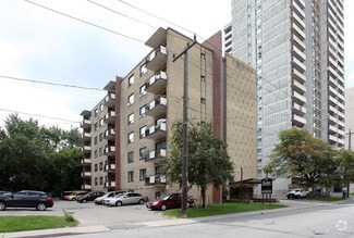 Building Photo - 839 Roselawn Ave