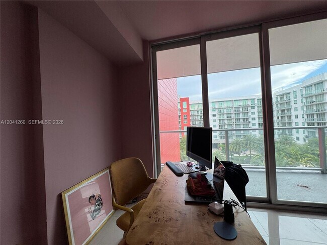 Foto del edificio - 7751 NW 107th Ave