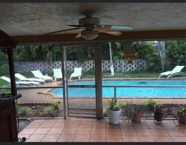 Building Photo - 381 NW 45th St