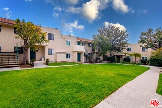 Building Photo - 6479 Kanan Dume Rd
