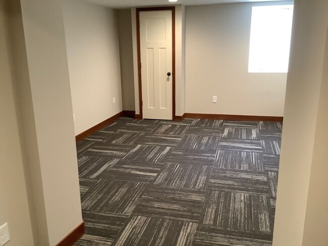 Building Photo - Updated 8 Bedroom house in Dinkytown!
