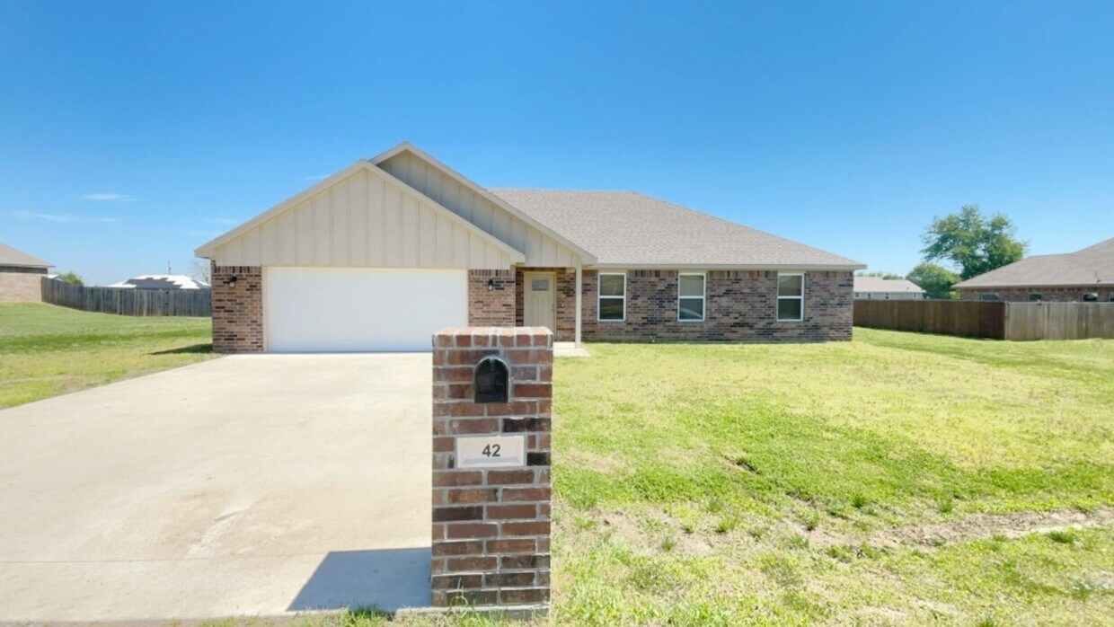 Primary Photo - Durant school/Open floor plan/Close to Hwy 70