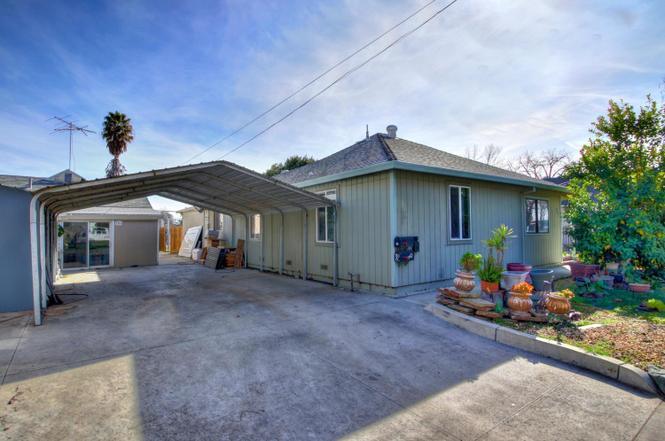 Primary Photo - 701 Pecan St