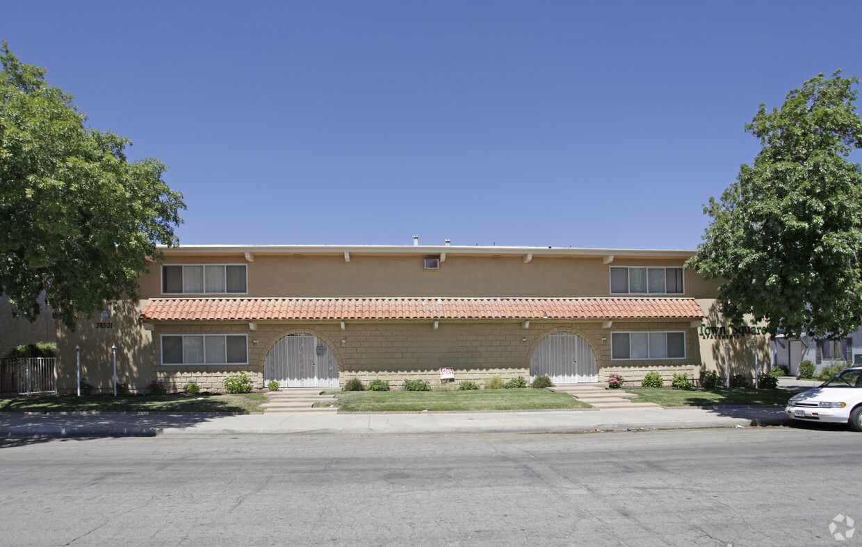 Primary Photo - Town Square Apartments
