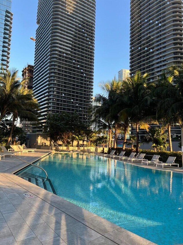 Foto principal - 88 SW 7th St