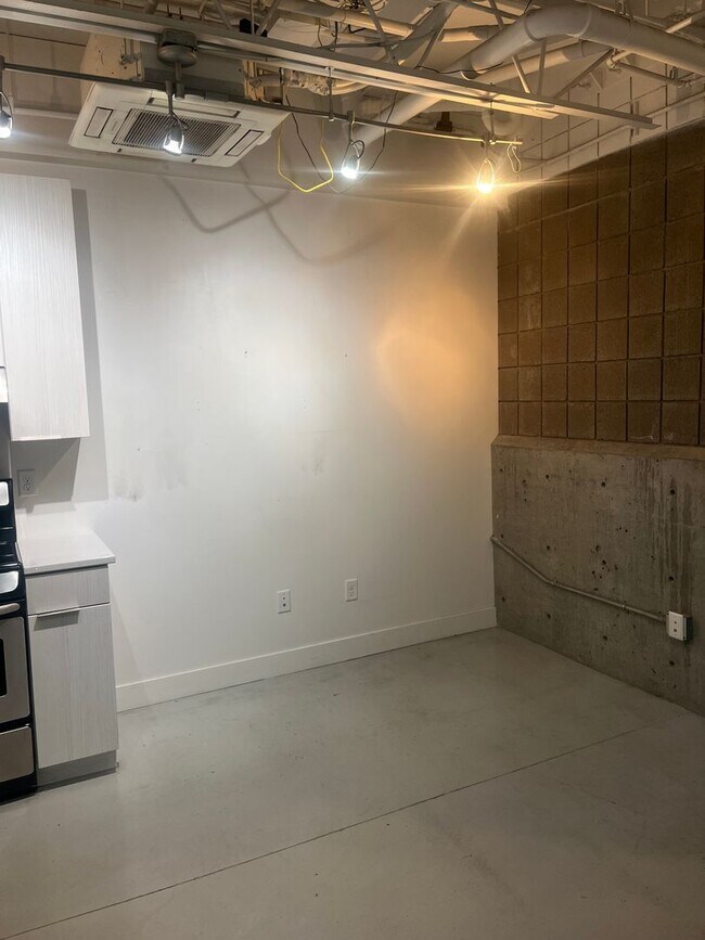 Building Photo - Studio Loft in the Heart of Downtown