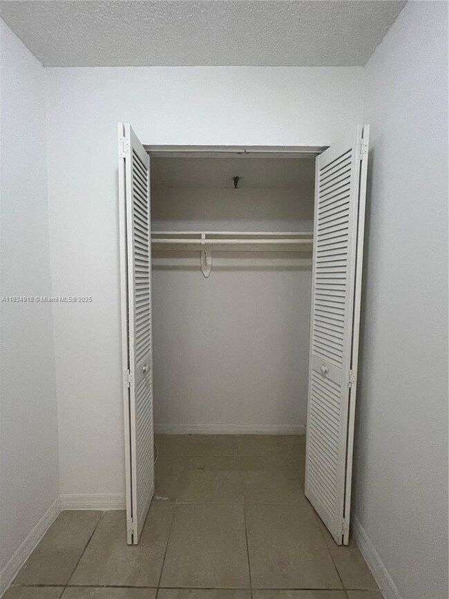 Building Photo - 10641 SW 108th Ave