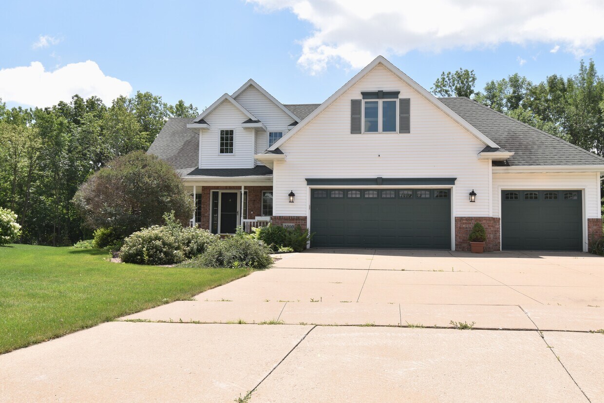 1000 Mosshaven Ct, Menasha, WI 54952 House Rental in Menasha, WI