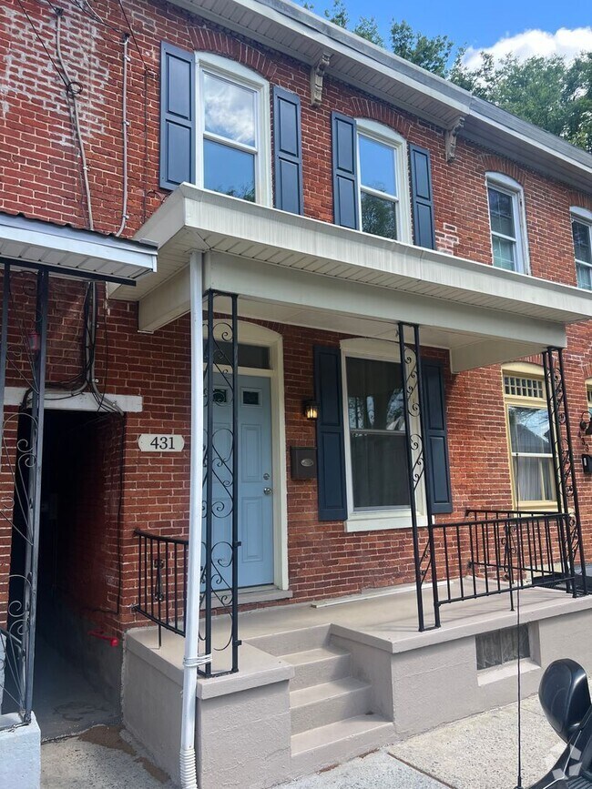 Building Photo - 431 Arch St