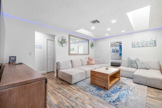 Foto del edificio - 6216 102nd Terrace N