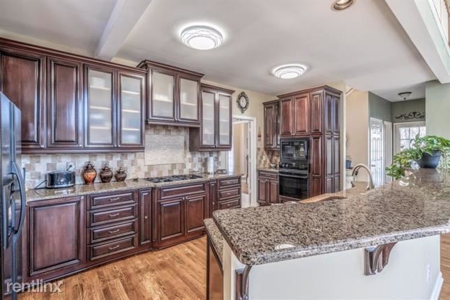 Building Photo - 4 br, 2 bath House - 2195 Wildwood Lake Drive