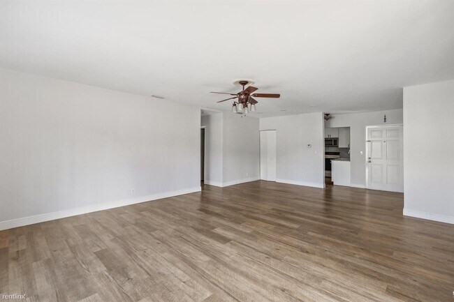 Building Photo - 2 br, 2 bath Condo - 1450 N Riverside Dr A...