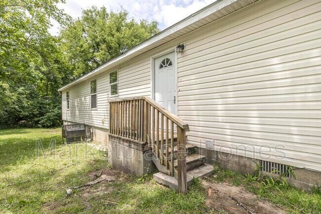 Building Photo - 1435 3rd St